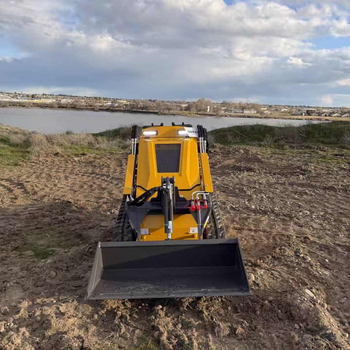 Huayee LHY480 Mini Skid Steer photo 4