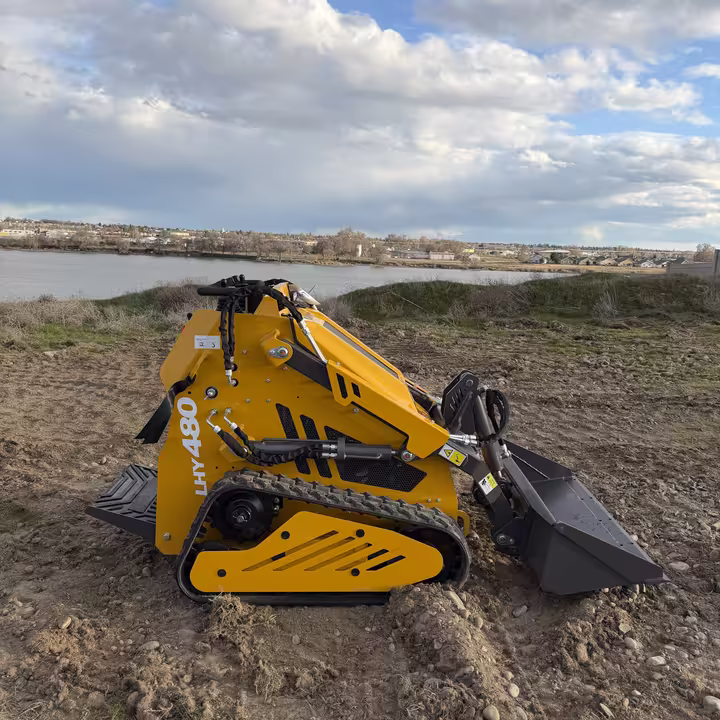 Huayee LHY480 Mini Skid Steer photo 5